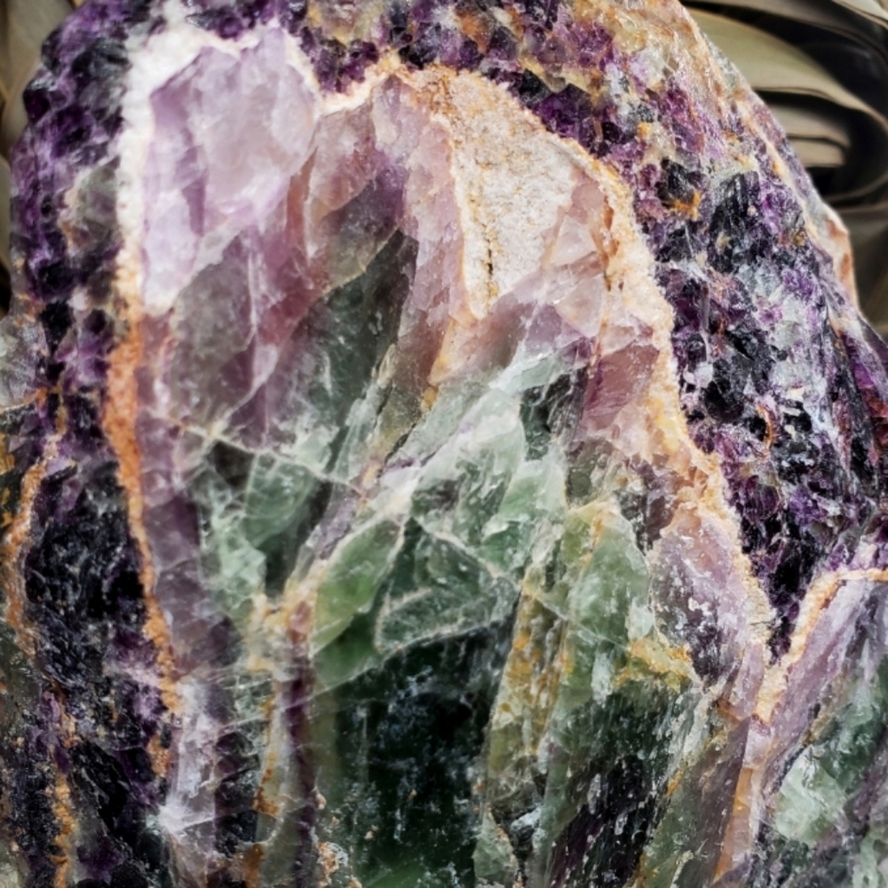 ABSOLUTELY STUNNING GENUINE CRYSTAL HUGE NUGGET OF FLUORIDE STONE